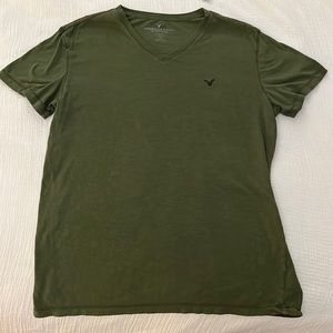 American Eagle Large Green V-Neck Shirt